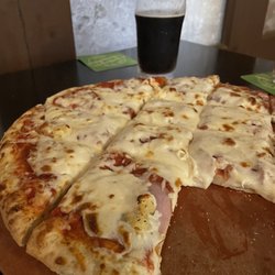 Old Skool Brewing - Knotty Lotty dark ale with Hawaiian style pizza ~ another great pairing! More pizza selections available