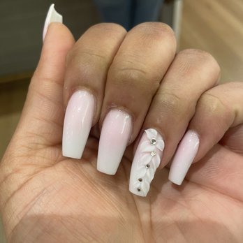 Circle A Nails And Spa - Soft pink ombré with floral design - Nail Salons Near Me - Redlands, California Circle A Nails And Spa - Soft pink ombré with floral design - Nail Salons Near Me - Redlands, California