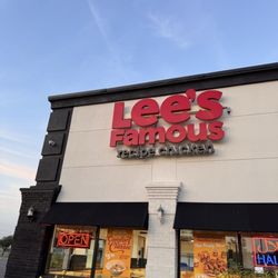 Lee's Famous Recipe Chicken