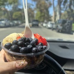 Simple açaí bowl