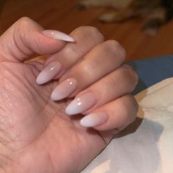 Deluxe Nails Salon