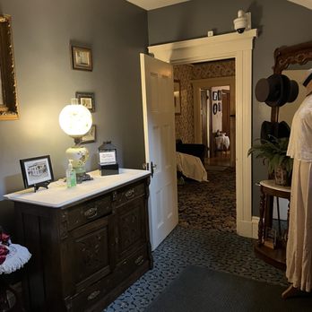 Lizzie Borden Bed & Breakfast Museum - Bed & Breakfast Near Me - Fall River, Massachusetts