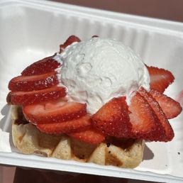 Strawberries, cream, and biscoff Strawberries, cream, and biscoff