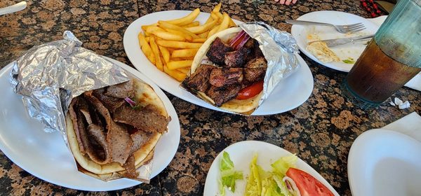 Chris' Taverna by null