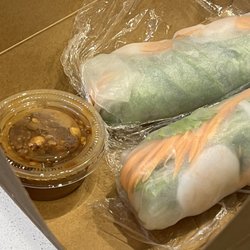 Chili Thai - Shrimp spring rolls with peanut sauce