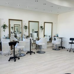 Adorami Salon - So cute and light!
