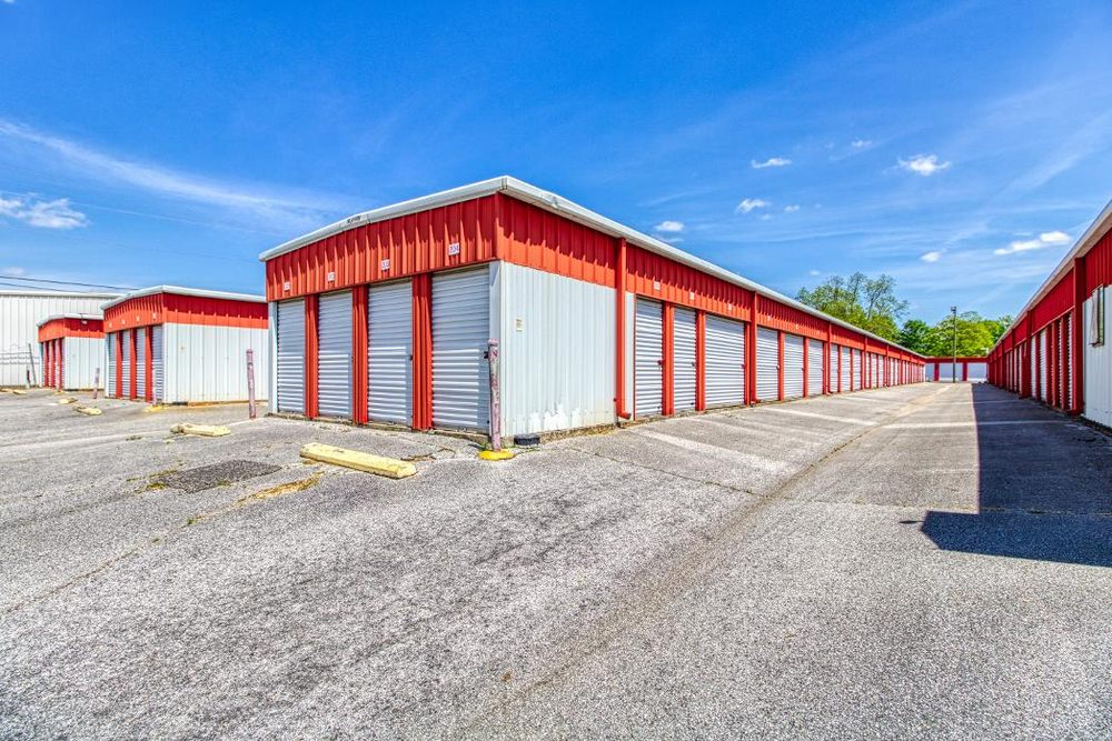 CAMPUS STORAGE Updated September 2024 16 Photos 1731 8th Ave