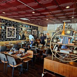 Silverlake Bistro - Indoor dining area