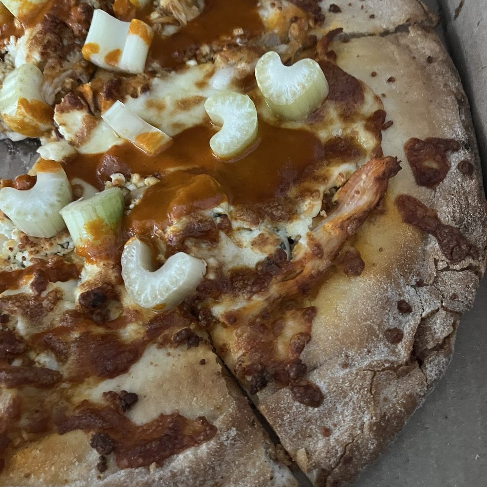 Square Peg Pizzeria - Gluten Free Buffalo Chicken Pizza - Pizza Near Me - Delray Beach, Florida