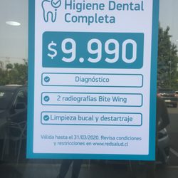 Clínica Dental RedSalud - Sign for a special
