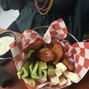 Roscoe's Tavern - Buffalo Vingz - Gay Bars Near Me - Chicago, Illinois