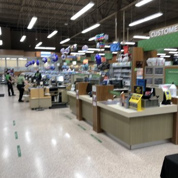 Publix Super Market - Clearwater - customers at counter - Grocery Near Me - Clearwater, Florida Publix Super Market - Clearwater - customers at counter - Grocery Near Me - Clearwater, Florida