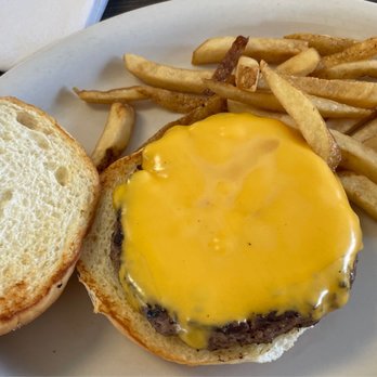 Darrells Diner 10 - Cheeseburger & Fries (lettuce, tomato, pickle & onions on the side) - Diners Near Me - Lady Lake, Florida Darrells Diner 10 - Cheeseburger & Fries (lettuce, tomato, pickle & onions on the side) - Diners Near Me - Lady Lake, Florida