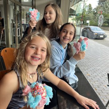 Sweet Jesus - 3 tweens with crusty cones . None of them could finish it - huge portion - Desserts Near Me - Niagara Falls, Ontario
