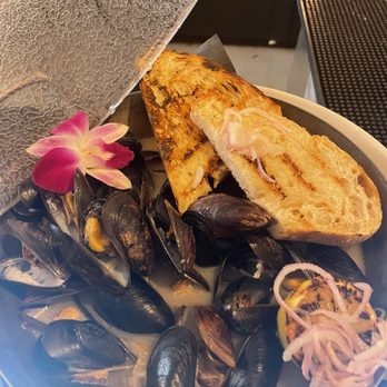 RAW - Seafood Near Me - Hartford, Connecticut