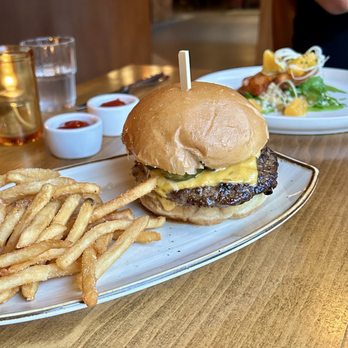 The Monroe - Burger - New American Near Me - Orlando, Florida