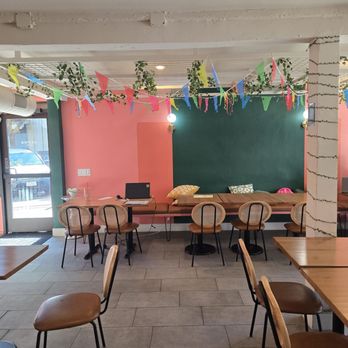 Sapha Kafae - Sitting area within the restaurant - Cafes Near Me - Sacramento, California