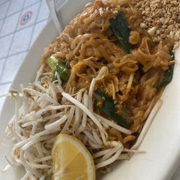 Chicken pad thai.
