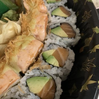 Komorebi Full House - Picture to show how little rice they put on their rolls-absolutely amazingggfg - Sushi Bars Near Me - Brooklyn, New York