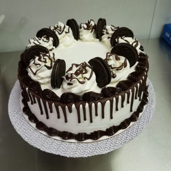 Baskin Robbins - an oreo cake on a plate - Desserts Near Me - Redding, California