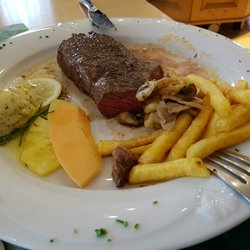 Gasthof Hirsch - Rumpsteak mit Kräuterbutter und Pommes Frites