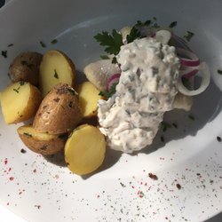 Restaurant Villa Ettel - Lecker Matjeshering Hausfrauenart, sehr empfehlenswert