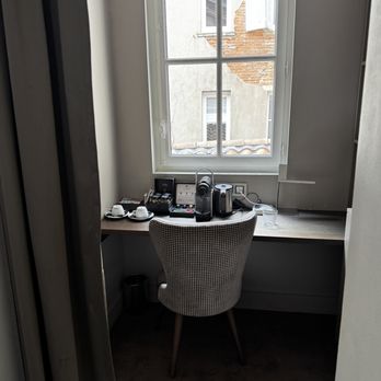 La Cour des Consuls - office desk - Hotels Near Me - Toulouse, 31