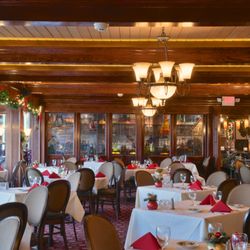 Golden Mast Inn - Main Dinning Room at Christmas