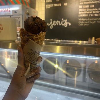 Jeni's Splendid Ice Creams - Texas Sheet Cake (DF) - Ice Cream & Frozen Yogurt Near Me - Houston, Texas