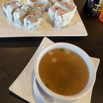 Areca Asian Bar - Spicy Tuna Deluxe - Sushi Bars Near Me - Cambridge, Massachusetts