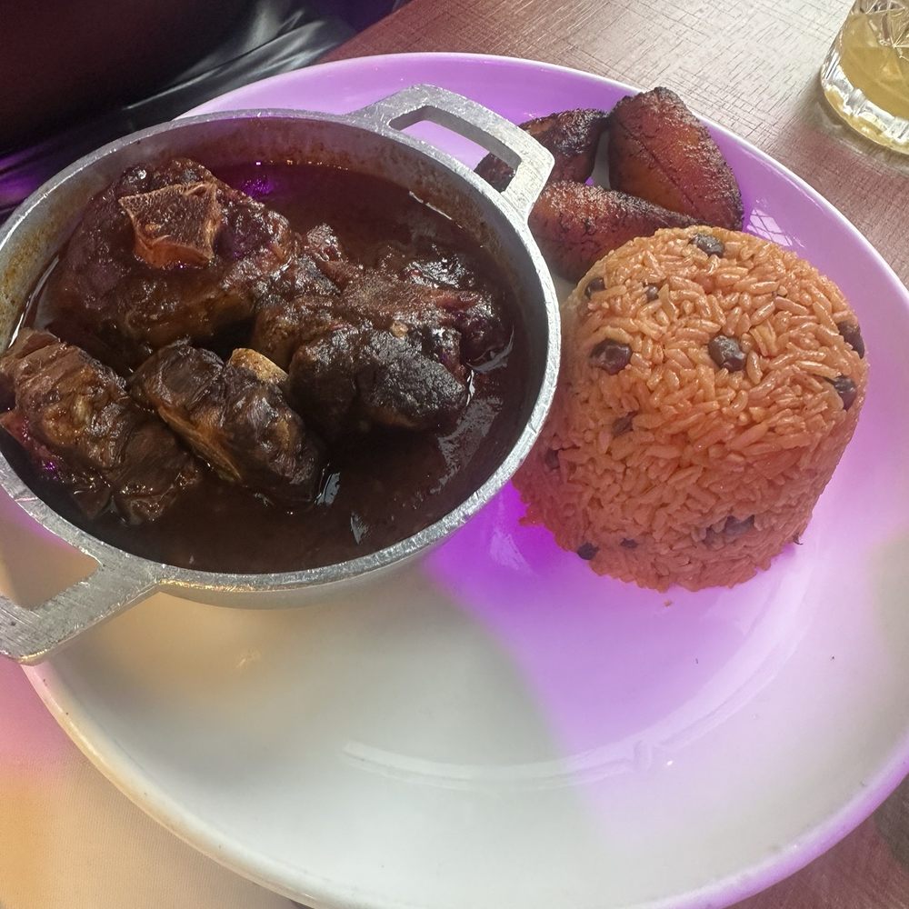 Mamajuana - Oxtails Plantains and rice and peas - Latin American Near Me - Philadelphia, Pennsylvania Mamajuana - Oxtails Plantains and rice and peas - Latin American Near Me - Philadelphia, Pennsylvania