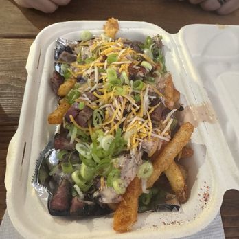 Bearded BBQ Maui - Loaded beef fries - Food Trucks Near Me - Kahului, Hawaii
