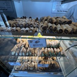 Miele's Gelateria - Little mini cannolis