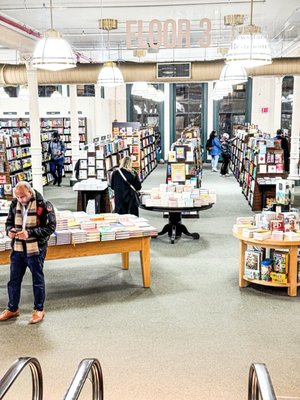 Barnes & Noble by null