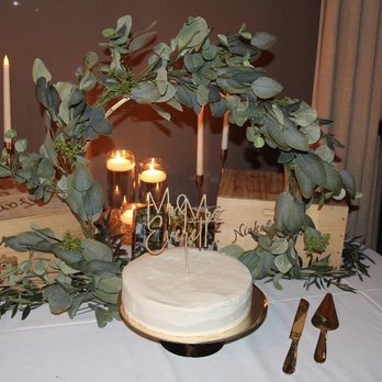 Evolve Bakery - 10 inch Gluten free carrot cake with vegan cream cheese frosting - Vegan Near Me