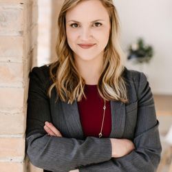 Nicolet Law Accident & Injury Lawyers - Lindsay Lien firmly believes in the power of working smarter and harder in tandem. Her dedication stems from a genuine care f...