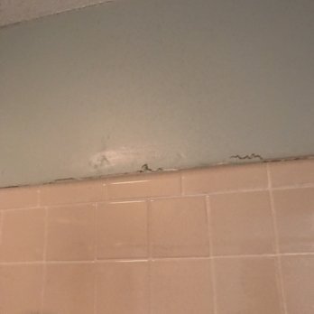Elliott Realty - Dirty bathroom - Vacation Rental Agents Near Me - North Myrtle Beach, South Carolina Elliott Realty - Dirty bathroom - Vacation Rental Agents Near Me - North Myrtle Beach, South Carolina