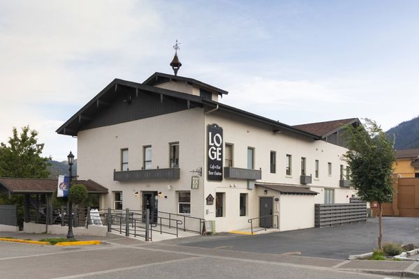 LOGE Leavenworth Downtown by null