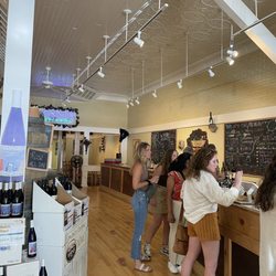 Warner Vineyards Holland - Inside