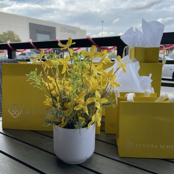 Kendra Scott - Stopping for dinner after an exhausting time of jewelry shopping - Jewelry Near Me - San Antonio, Texas