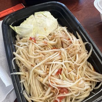 Dalis Lao Thai Cafe - Papaya salad - Thai Near Me - Sanford, Florida