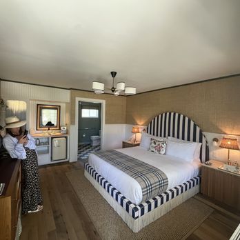 Le Petit Pali - Room - Hotels Near Me - Laguna Beach, California Le Petit Pali - Room - Hotels Near Me - Laguna Beach, California