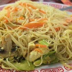Golden House Chinese Restaurant - Vegan - not on menu - ask for it - vegatable Singapore Noodles Chow Mei Fun with tofu, no egg
