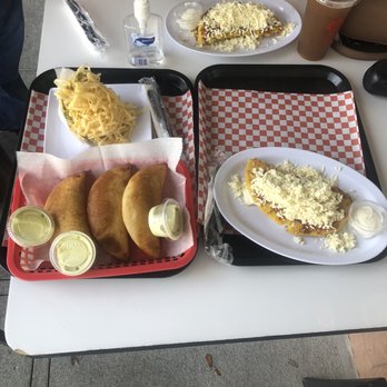 Maxi Arepa - The looks are great, but lacking on flavor... and the cachapas were cold (not warm, not "room temperature", COLD) - Venezuelan Near Me - Miramar, Florida