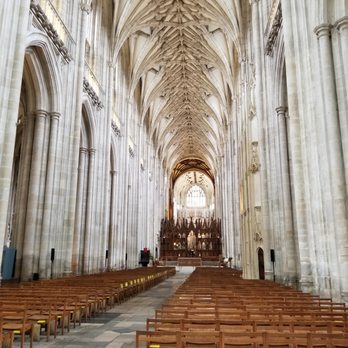 Winchester Cathedral - Churches Near Me - Winchester, HAM