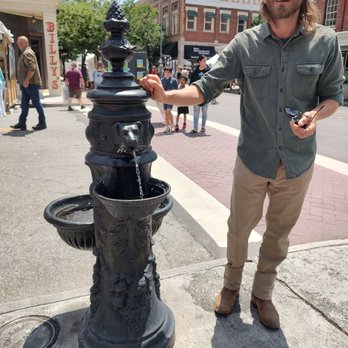 Tour Roanoke - Dog's Mouth Fountain with Ned our guide - Food Tours Near Me