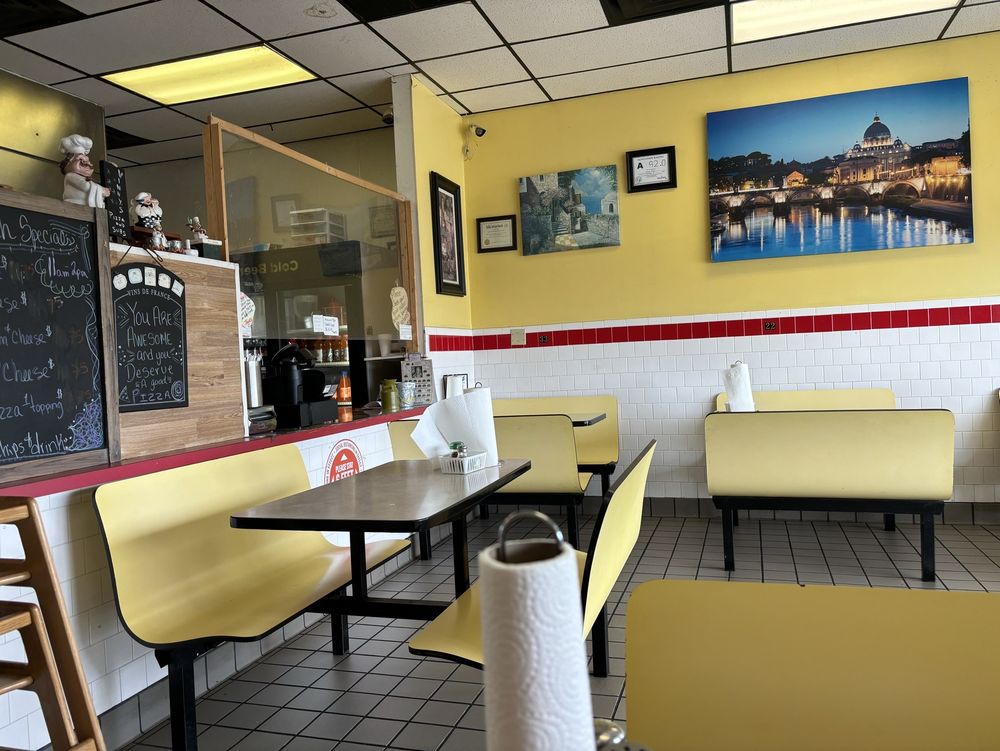 Vinny's Pizza & Subs Logo