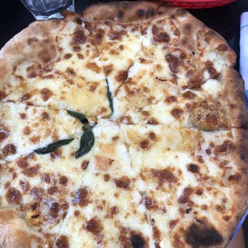 Little Nonna - 4 Cheese Pizza - Pizza Near Me - Paris, 75 Little Nonna - 4 Cheese Pizza - Pizza Near Me - Paris, 75