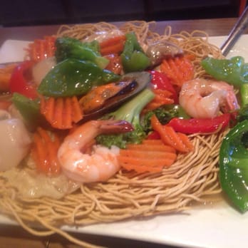 Mini Mango - Crispy egg noodles with seafood - Vietnamese Near Me - Edmonton, Alberta Mini Mango - Crispy egg noodles with seafood - Vietnamese Near Me - Edmonton, Alberta