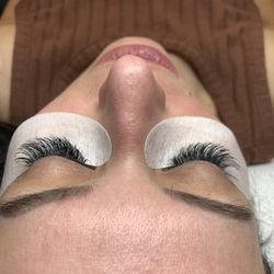 Amanda Taylor - Volume Lashes after 2 weeks before a fill.